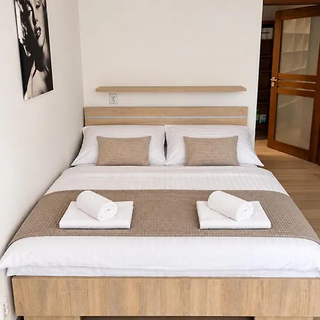 O2 Arena 1 Minute Walk - Moravina Apartment Prague